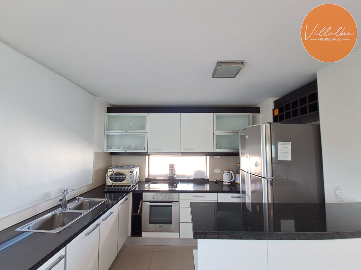 Apartamento ID.2256 - Espectacular penthouse a metros de playa mansa, 2 suites en venta!