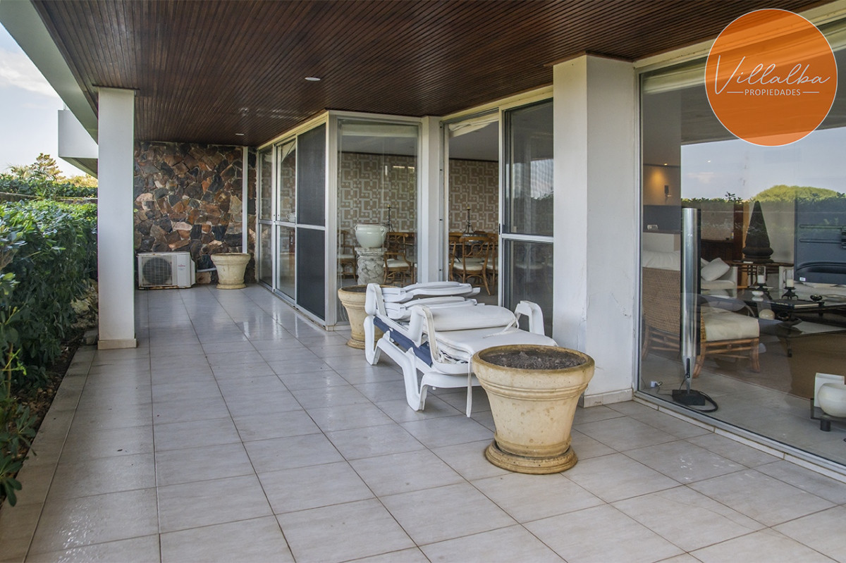 Apartamento ID.3609 - Apartamento de 4 dormitorios en Punta del Este frente al mar en Playa Brava