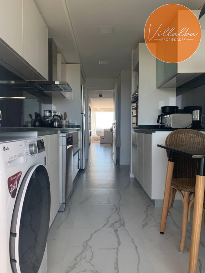 Apartamento ID.3358 - Vende apartamento con vista al mar de 3 suites, en Mansa- Punta del Este.