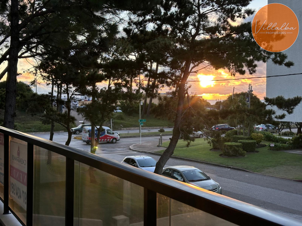 Apartamento ID.3416 - Vende oportunidad en Playa Mansa, primera línea de 2 dormitorios en Punta del Este 