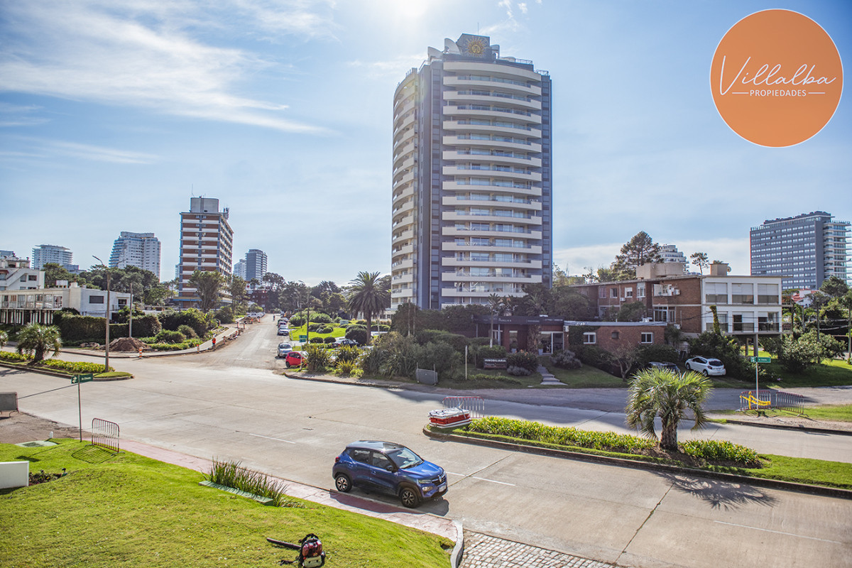 Apartamento ID.3480 - Vende departamento de 3 dormitorios en Ocean Tower, Punta del Este 