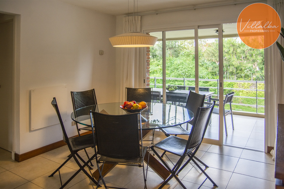 Apartamento ID.1043 - Oportunidad, apartamento en venta en Punta del Este de 3 dormitorios. Terraza con parrillero.