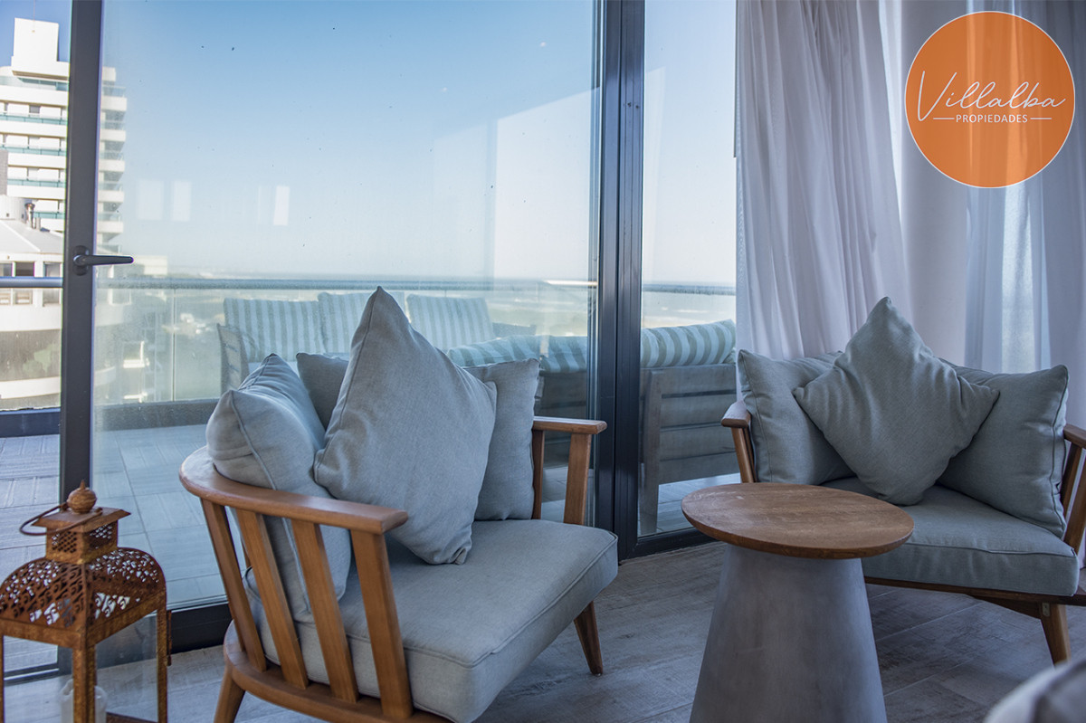 Apartamento ID.3431 - Apartamento Penthouse, frente al mar, playa brava, 3 dormitorios con hermosa vista