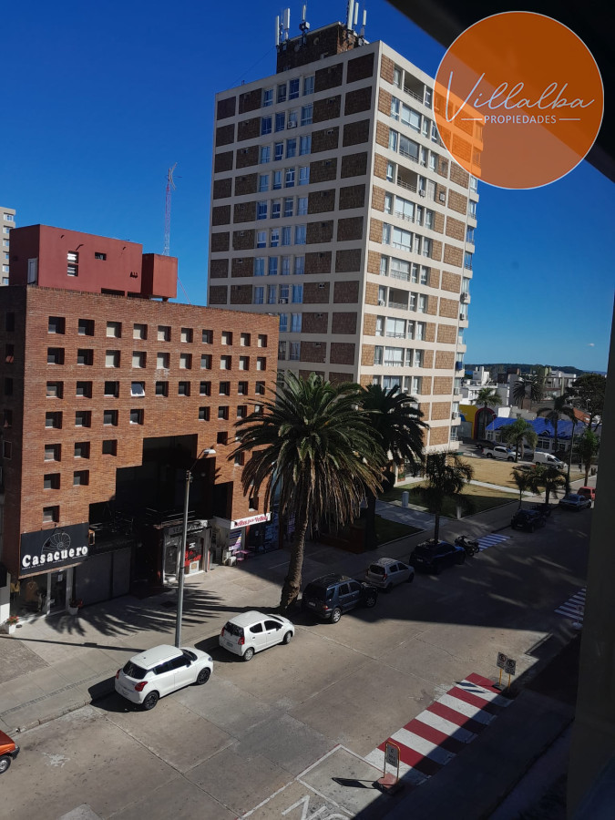 Apartamento ID.3449 - Departamento  en venta de 3 dormitorios  Peninsula, Punta del Este
