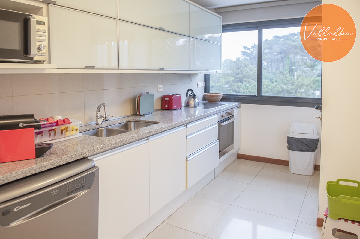 Apartamento ID.2369 - Hermoso Departamento en venta frente a Playa Brava, 3 dorm + dep. Marigot Brava
