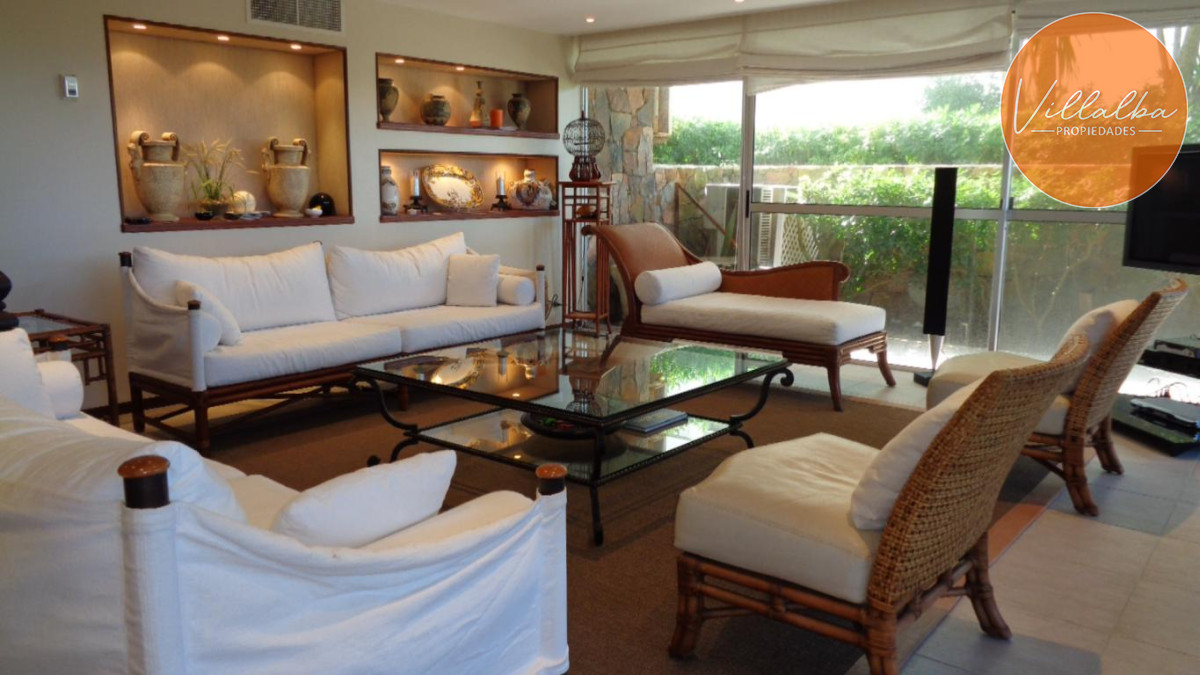 Apartamento ID.3609 - Apartamento de 4 dormitorios en Punta del Este frente al mar en Playa Brava