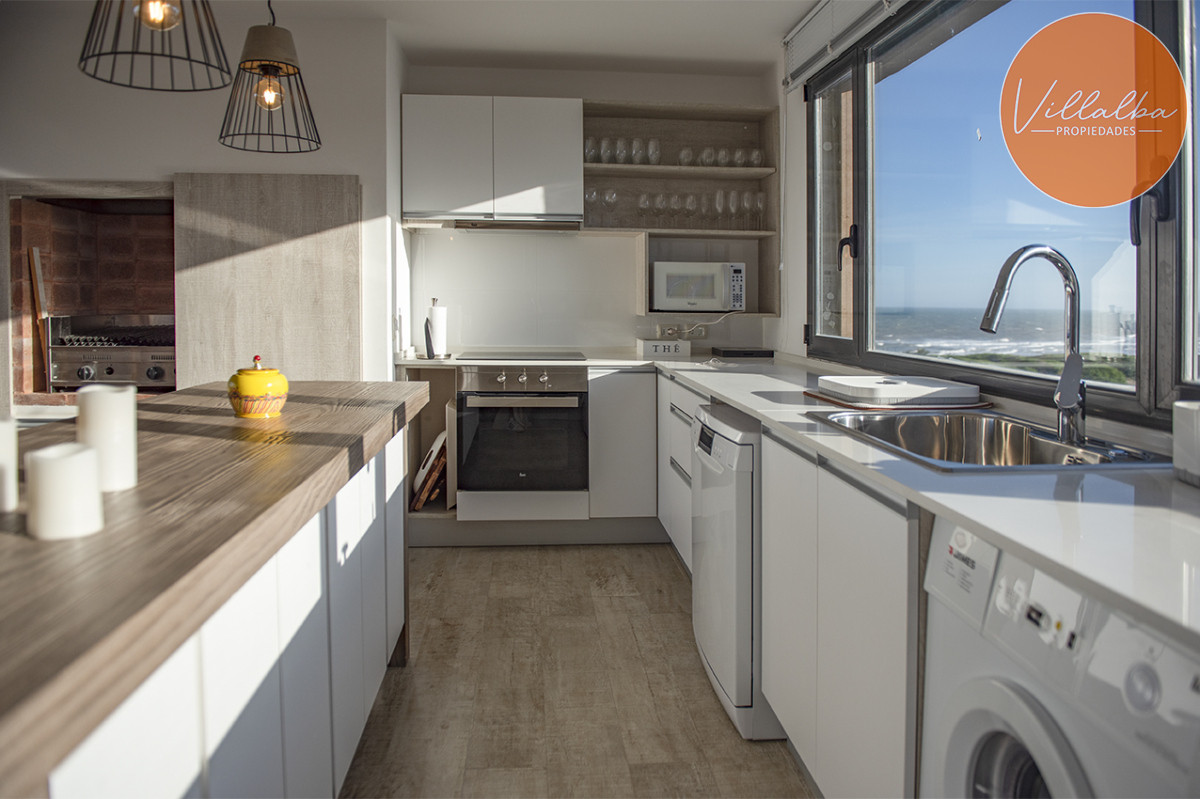 Apartamento ID.3431 - Apartamento Penthouse, frente al mar, playa brava, 3 dormitorios con hermosa vista