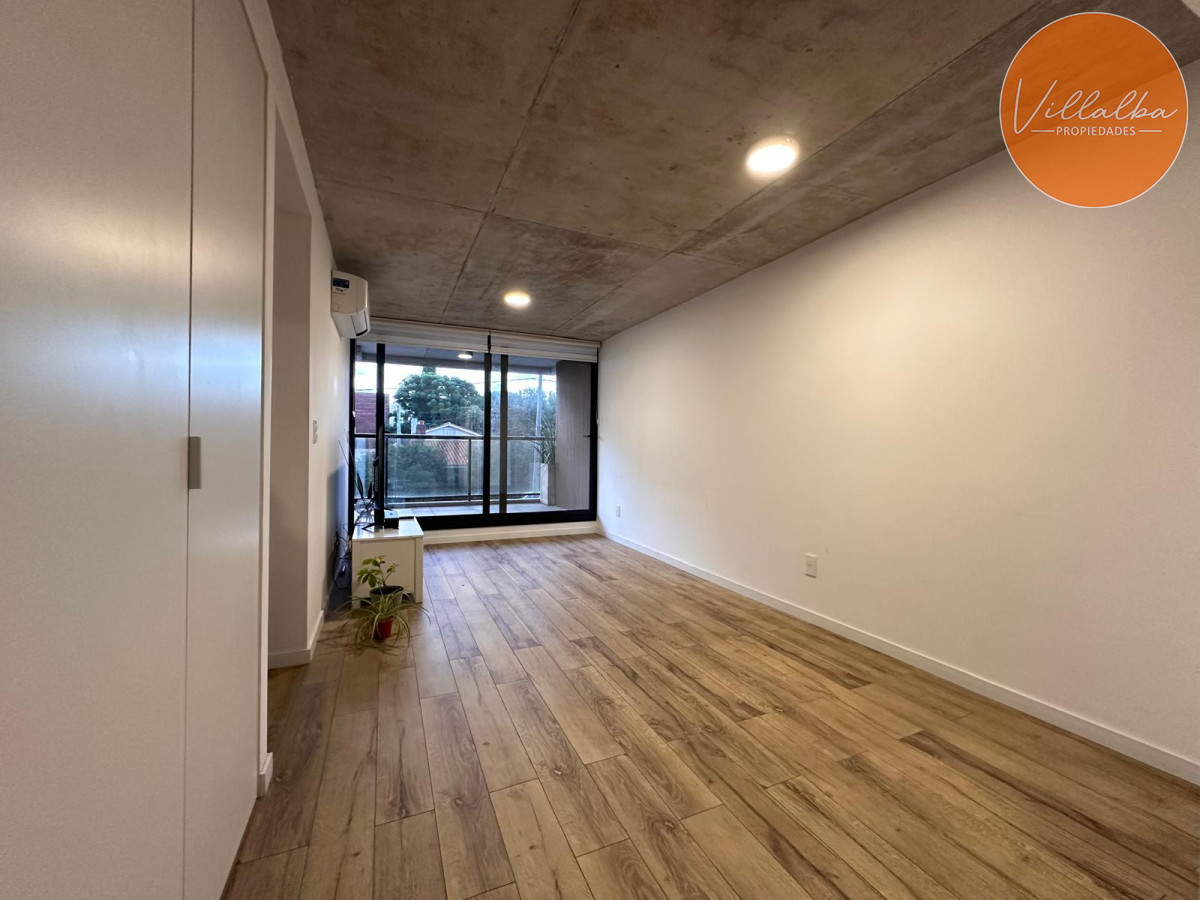 Apartamento ID.3416 - Vende oportunidad en Playa Mansa, primera línea de 2 dormitorios en Punta del Este 