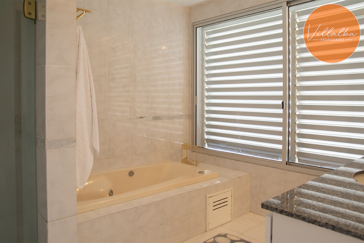 Apartamento ID.3609 - Apartamento de 4 dormitorios en Punta del Este frente al mar en Playa Brava