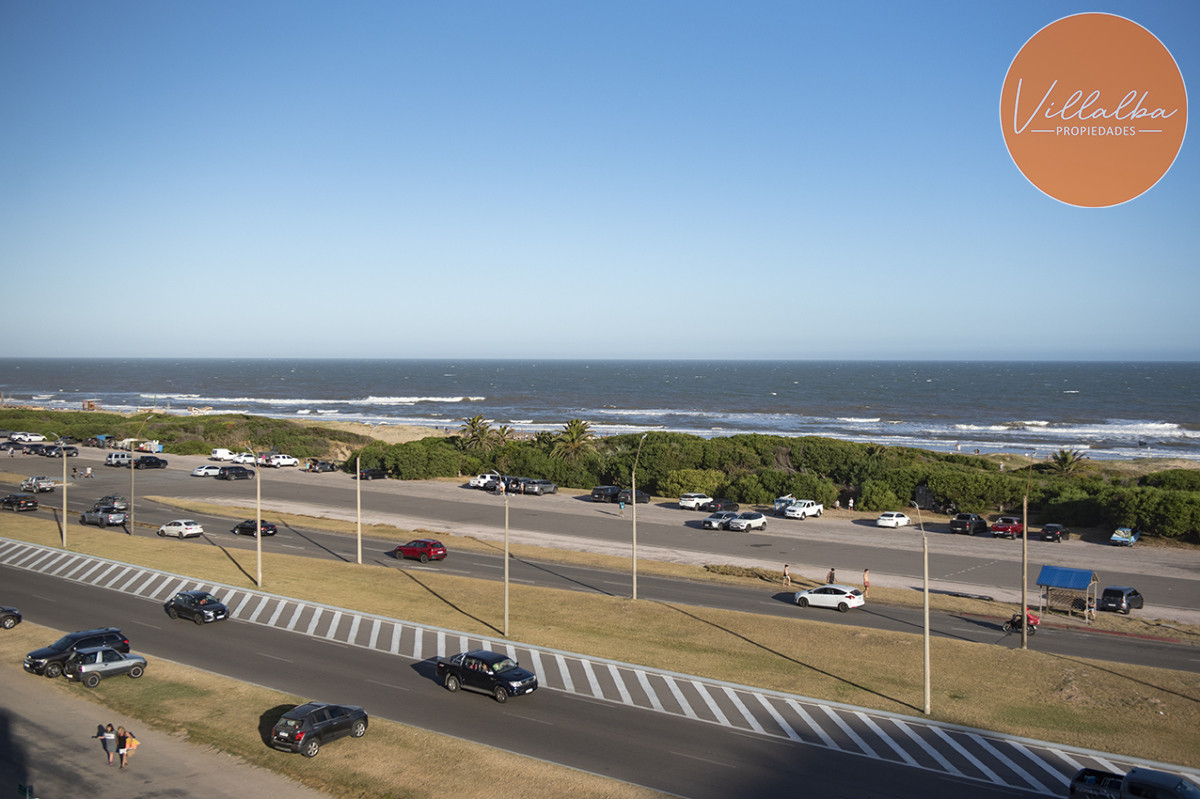 Apartamento ID.3431 - Apartamento Penthouse, frente al mar, playa brava, 3 dormitorios con hermosa vista