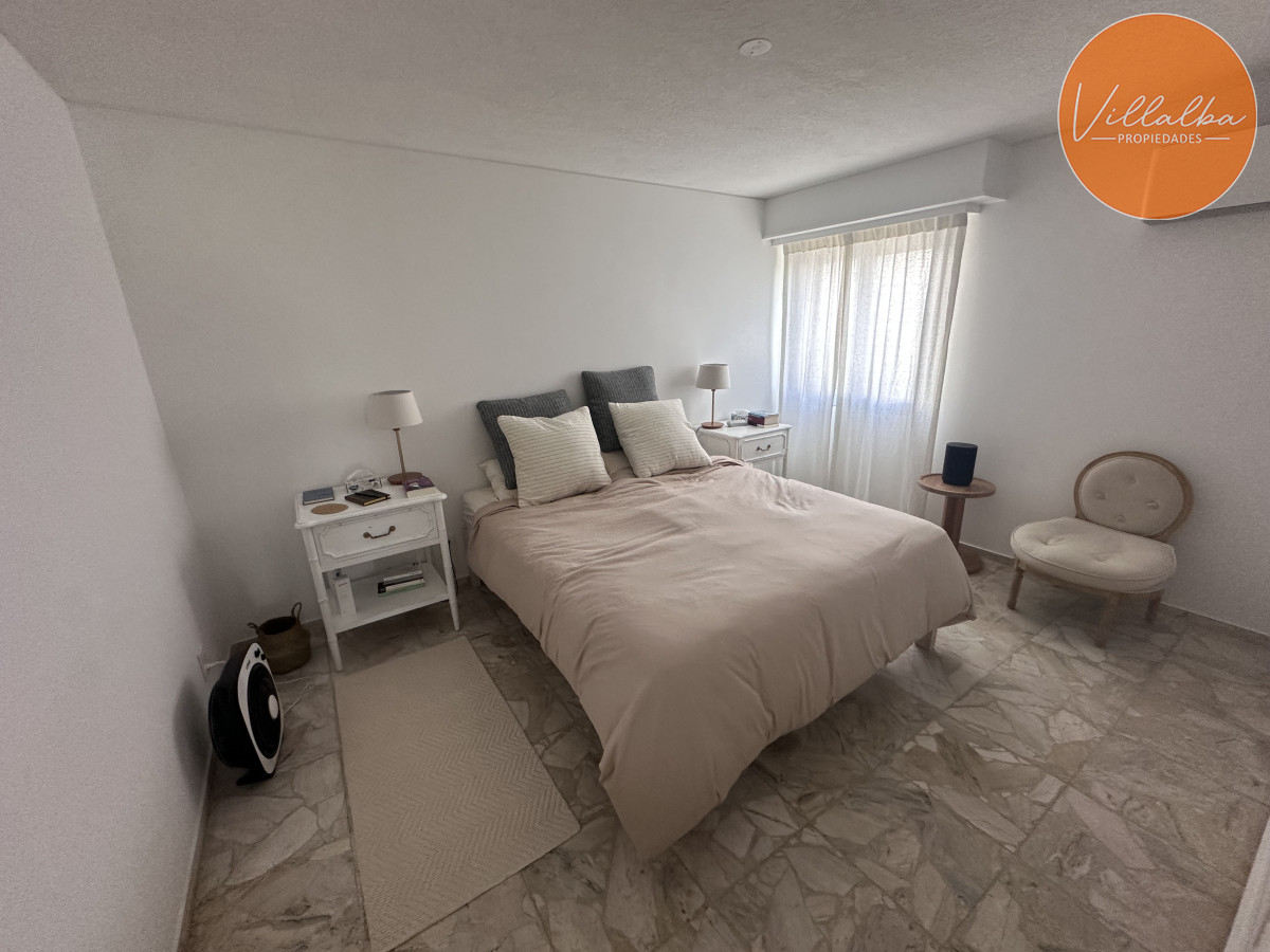 Apartamento ID.3494 - Vende Tamanaco de 2 dormitorios RECICLADO, Punta del Este