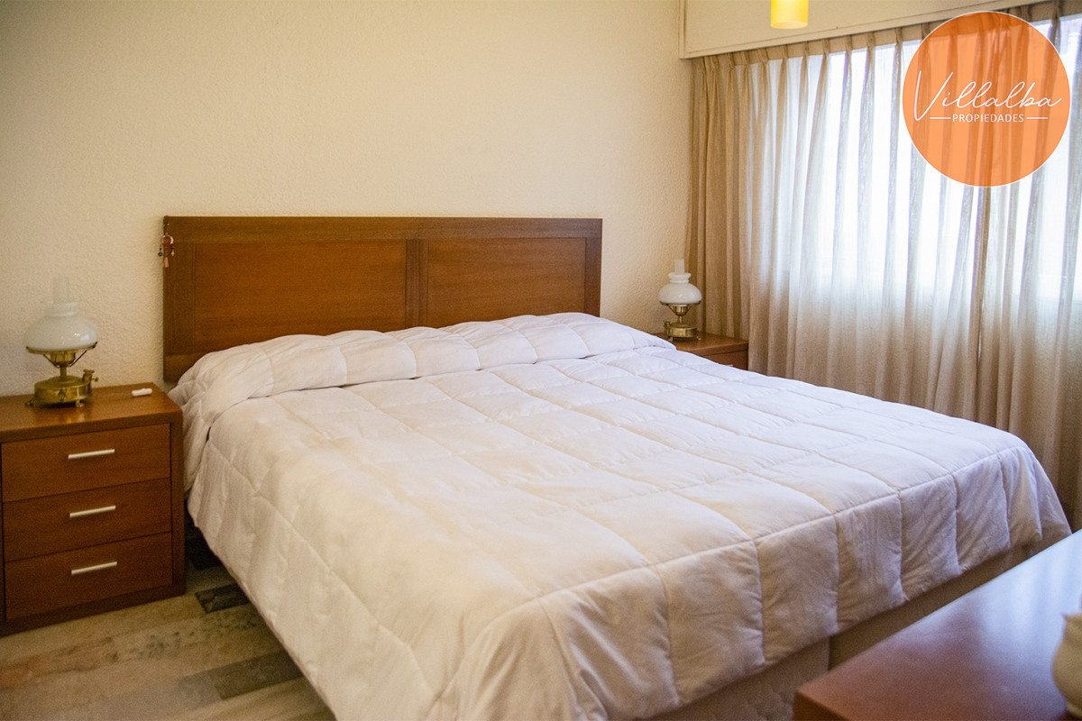 Apartamento ID.2323 - Departamento de 3 dormitorio con parrillero en venta , ultimo piso frente al mar, Punta del Este