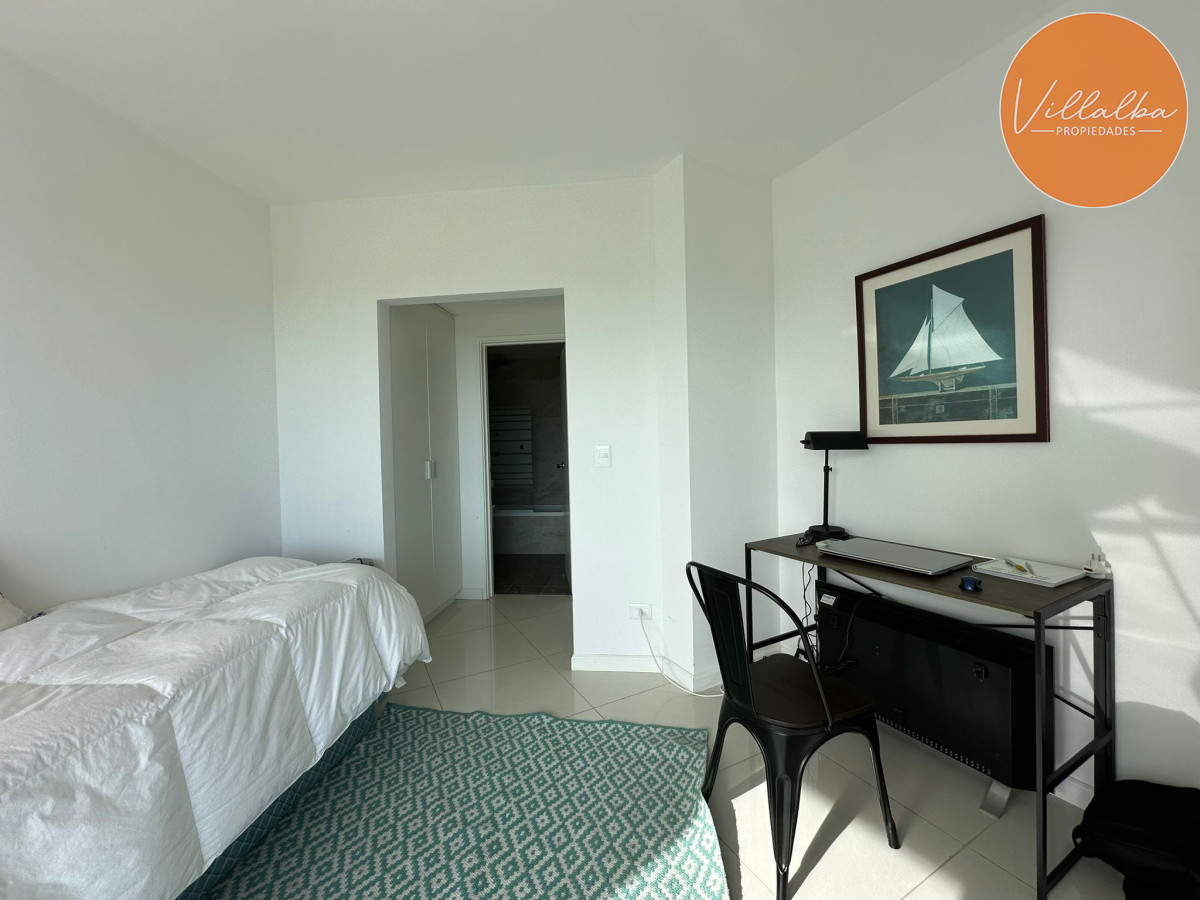 Apartamento ID.2754 - Vende departamento en Azure tower, playa mansa de 2 dormitorios, con vista al mar, Punta del Este