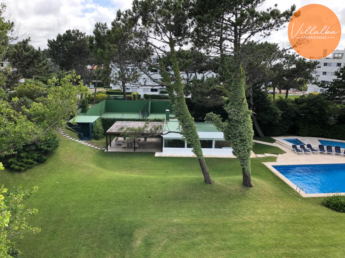Apartamento ID.3609 - Apartamento de 4 dormitorios en Punta del Este frente al mar en Playa Brava