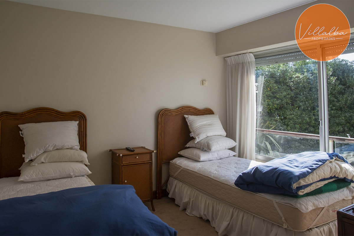 Apartamento ID.3609 - Apartamento de 4 dormitorios en Punta del Este frente al mar en Playa Brava