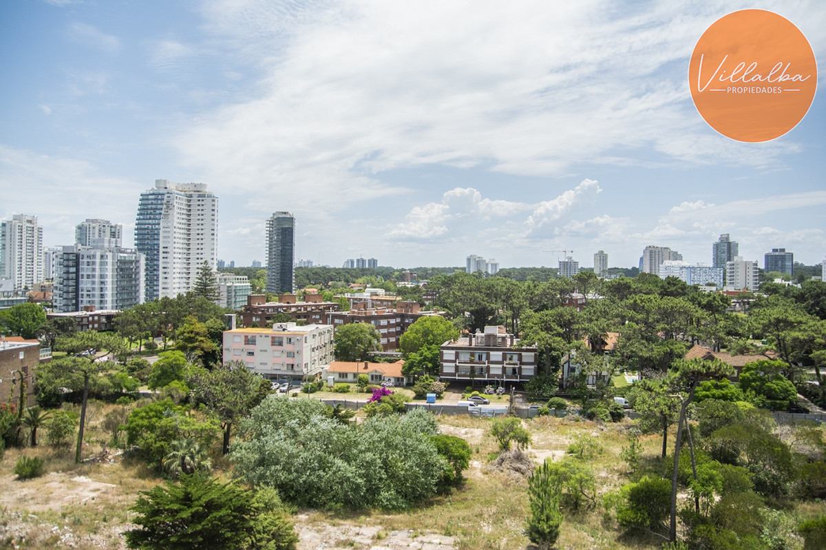 Apartamento ID.2810 - Vende apartamento de 2 dormitorios y medio en Chiverta, Reciclado completo. Punta del Este 