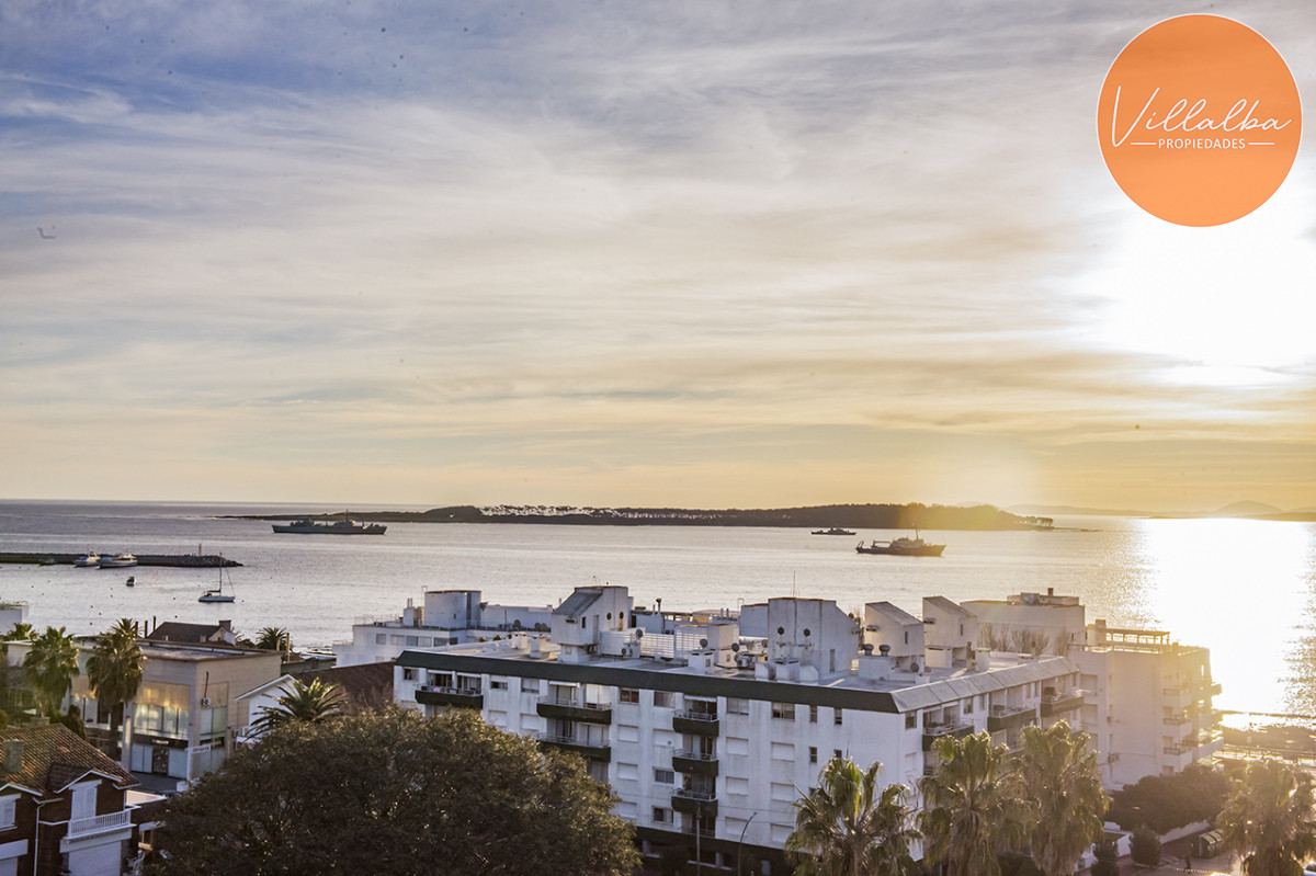 Apartamento ID.3635 - Vende departamento de 3 dormitorios con vista al Puerto, Punta del Este