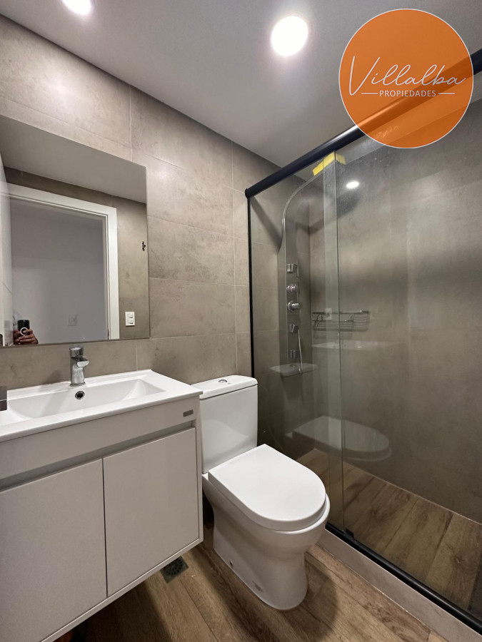Apartamento ID.3416 - Vende oportunidad en Playa Mansa, primera línea de 2 dormitorios en Punta del Este 
