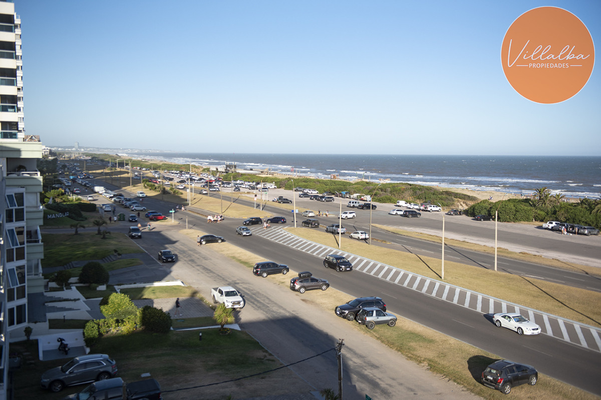 Apartamento ID.3431 - Apartamento Penthouse, frente al mar, playa brava, 3 dormitorios con hermosa vista