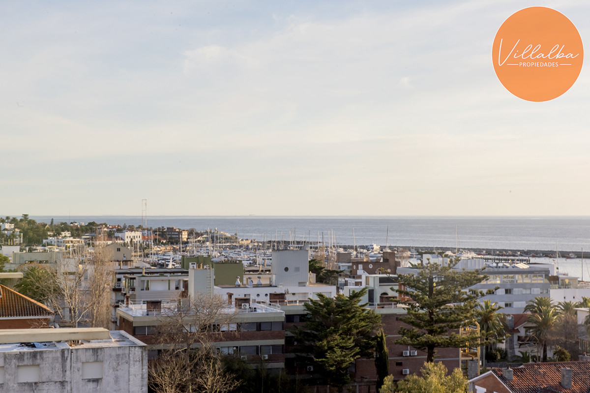Apartamento ID.3635 - Vende departamento de 3 dormitorios con vista al Puerto, Punta del Este