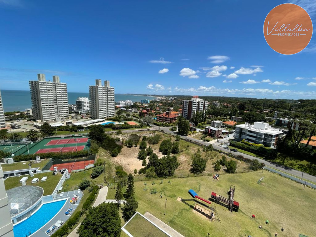 Apartamento ID.2860 - Vende apartamento de 4 dormitorios con 2 cocheras en Lincon Center, Playa Mansa, Punta del Este 