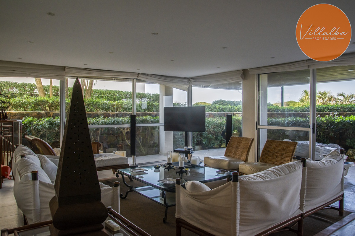Apartamento ID.3609 - Apartamento de 4 dormitorios en Punta del Este frente al mar en Playa Brava