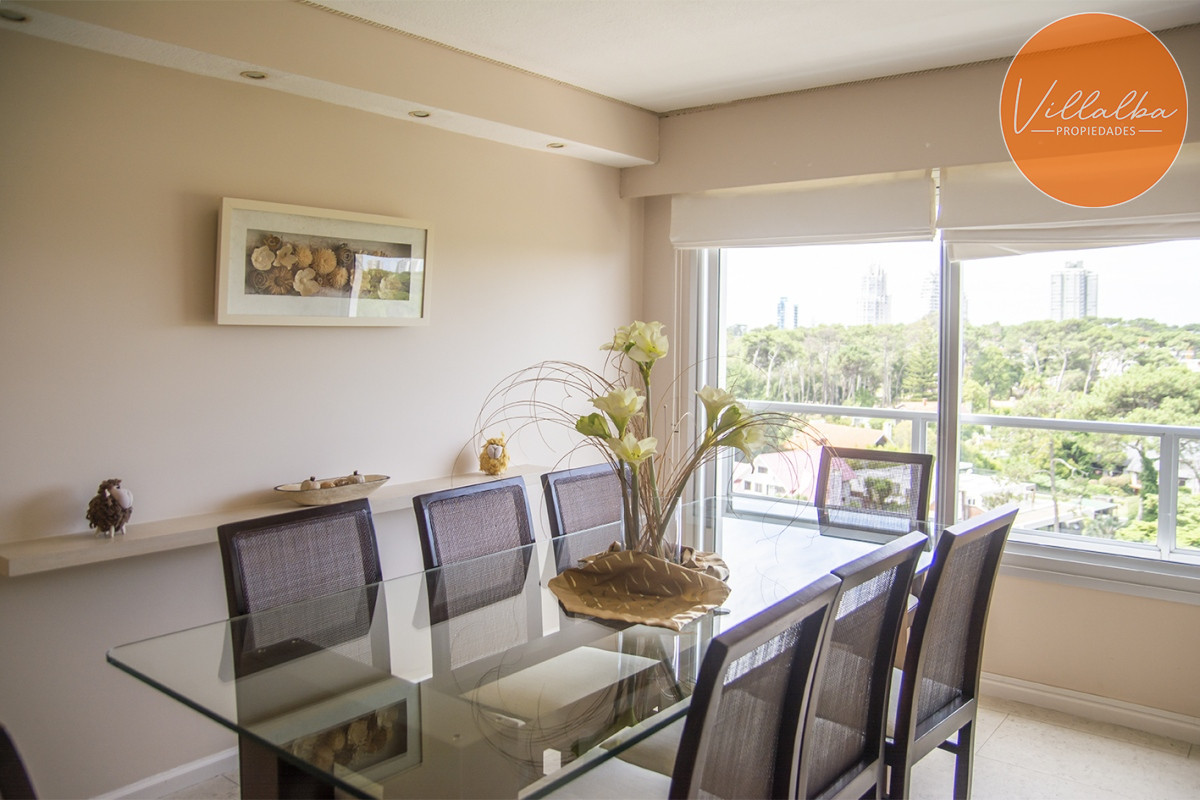Apartamento ID.2860 - Vende apartamento de 4 dormitorios con 2 cocheras en Lincon Center, Playa Mansa, Punta del Este 