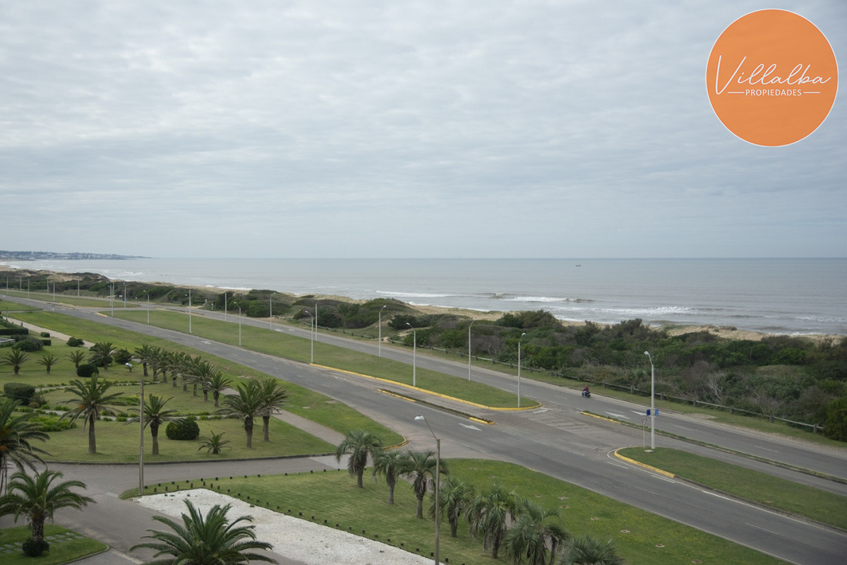 Apartamento ID.1255 - Espectacular penthouse frente al mar playa brava Punta Del Este.