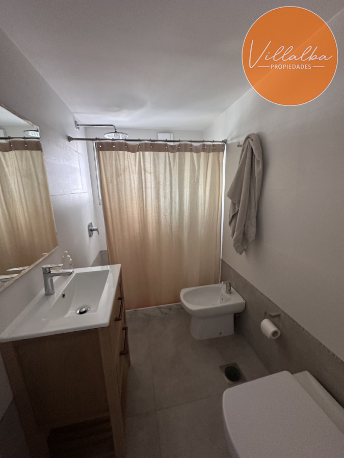 Apartamento ID.3494 - Vende Tamanaco de 2 dormitorios RECICLADO, Punta del Este