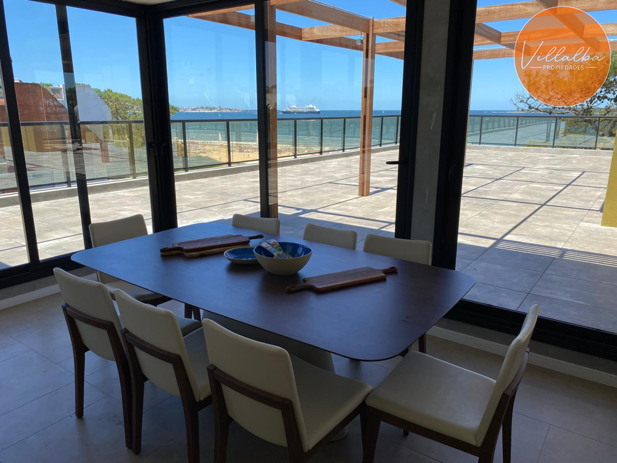 Apartamento ID.3416 - Vende oportunidad en Playa Mansa, primera línea de 2 dormitorios en Punta del Este 