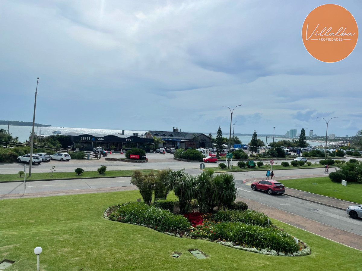 Apartamento ID.2482 - Hermoso Departamento de 3 dormitorios en venta frente al mar. 
