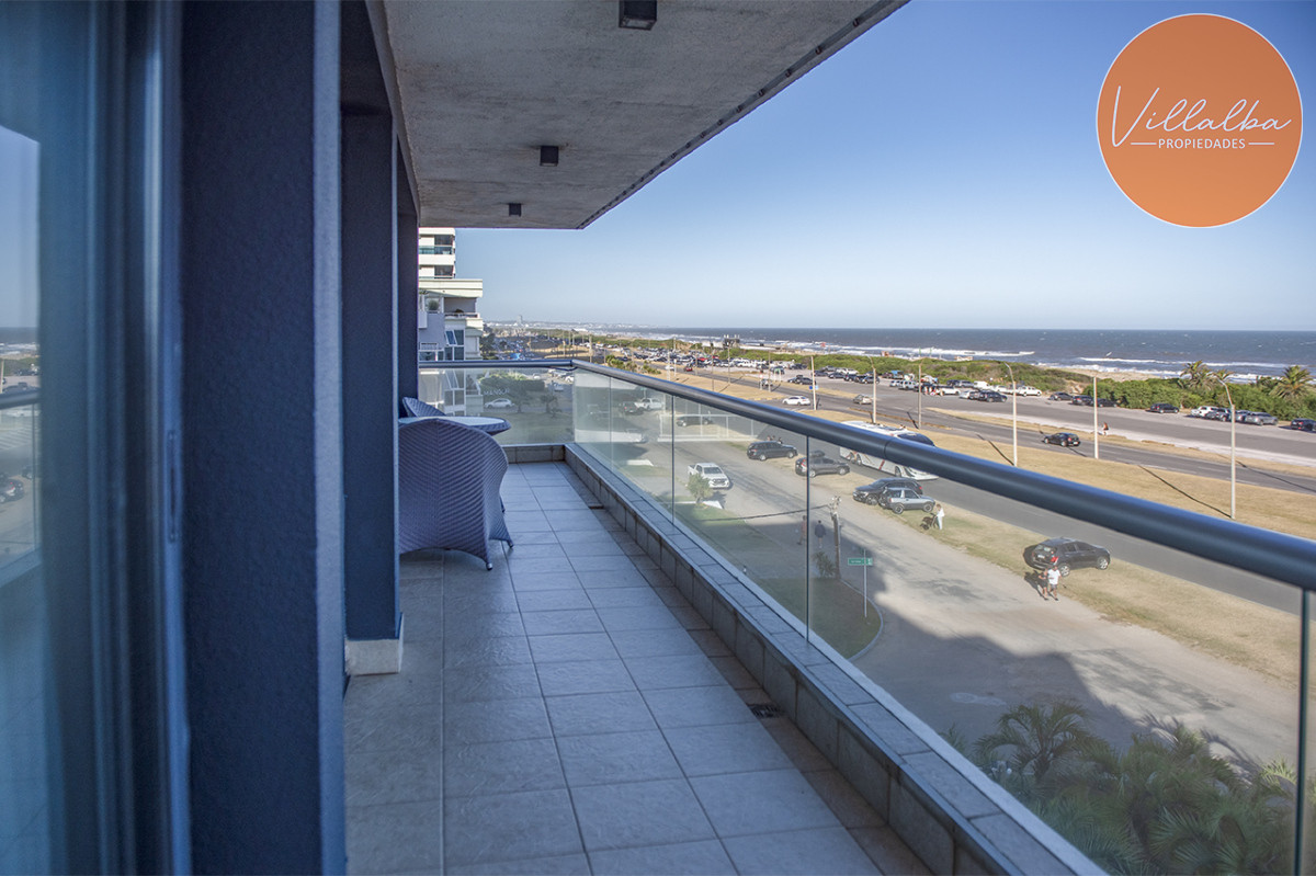 Apartamento ID.3431 - Apartamento Penthouse, frente al mar, playa brava, 3 dormitorios con hermosa vista