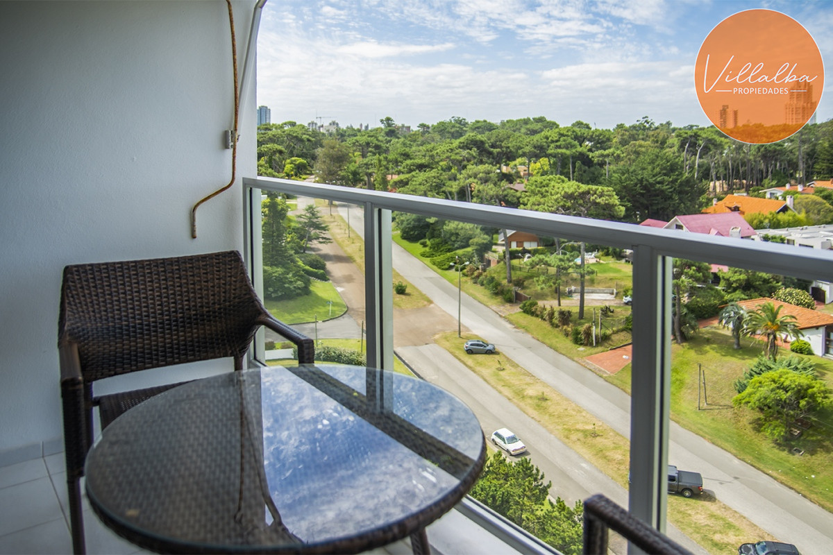 Apartamento ID.2860 - Vende apartamento de 4 dormitorios con 2 cocheras en Lincon Center, Playa Mansa, Punta del Este 