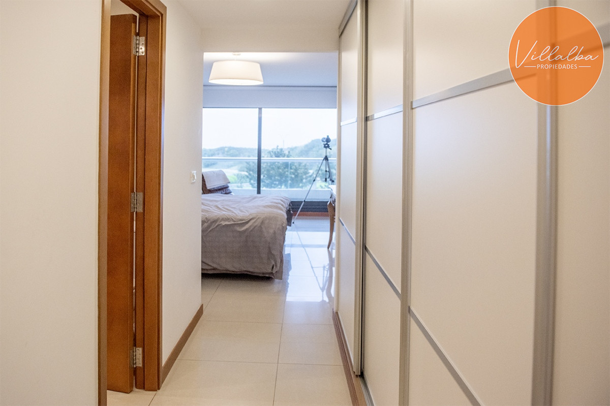 Apartamento ID.2369 - Hermoso Departamento en venta frente a Playa Brava, 3 dorm + dep. Marigot Brava