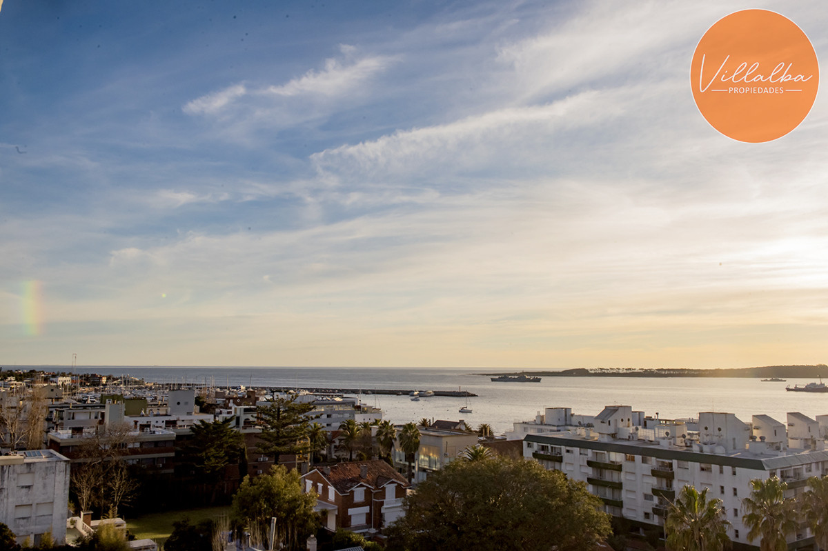 Apartamento ID.3635 - Vende departamento de 3 dormitorios con vista al Puerto, Punta del Este