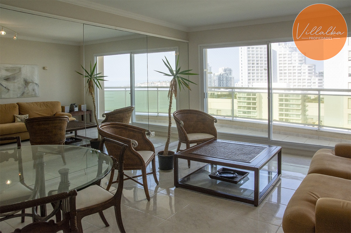 Apartamento ID.2535 - Departamento de 3 dormitorios en venta frente a Playa Mansa, Coral Tower