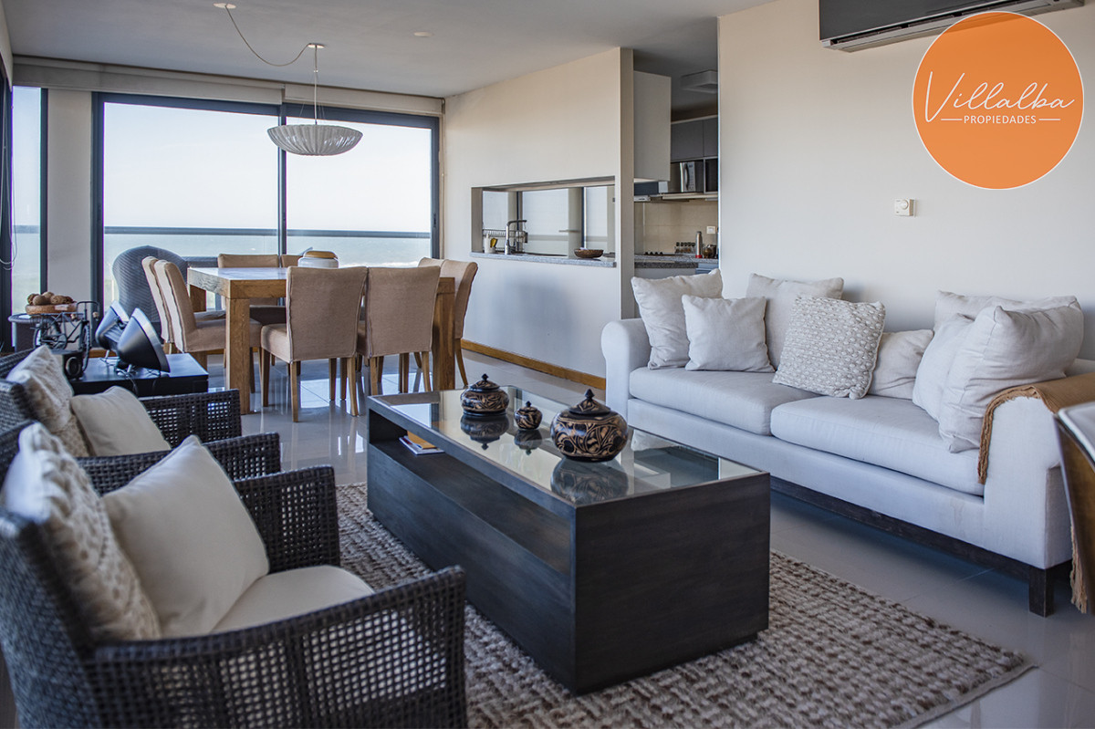 Apartamento ID.3431 - Apartamento Penthouse, frente al mar, playa brava, 3 dormitorios con hermosa vista