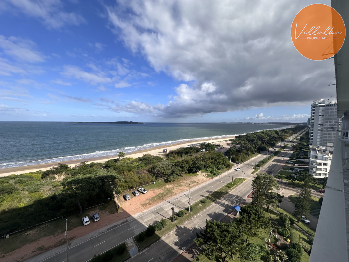Apartamento ID.3494 - Vende Tamanaco de 2 dormitorios RECICLADO, Punta del Este