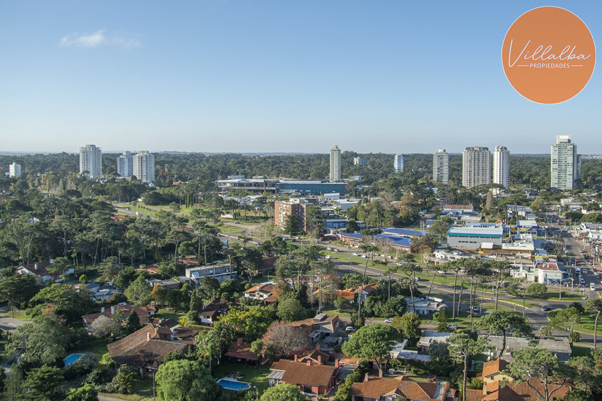 Apartamento ID.2384 - Oportunidad en playa mansa, finamente decorado. Sunrise Tower