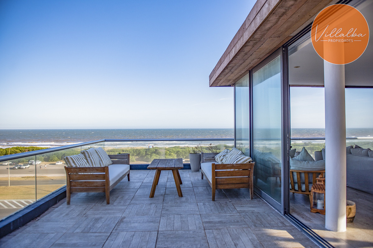 Apartamento ID.3431 - Apartamento Penthouse, frente al mar, playa brava, 3 dormitorios con hermosa vista