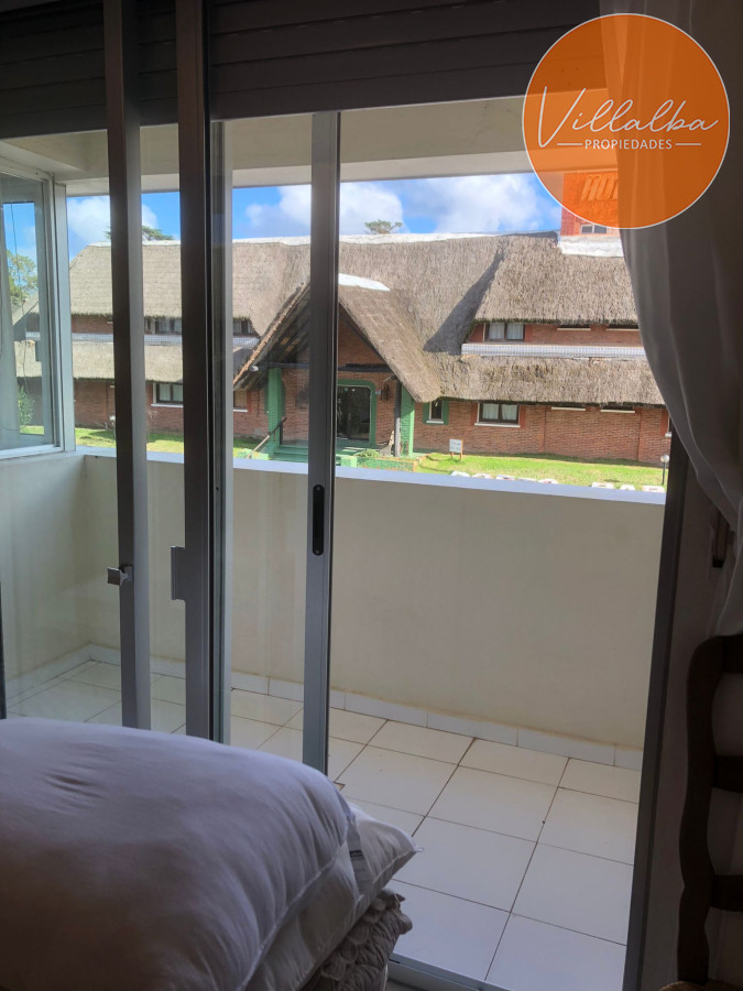 Apartamento ID.2020 - Oportunidad para comprar apartamento en primera línea financiado, con vista frontal al mar. Punta del Este.