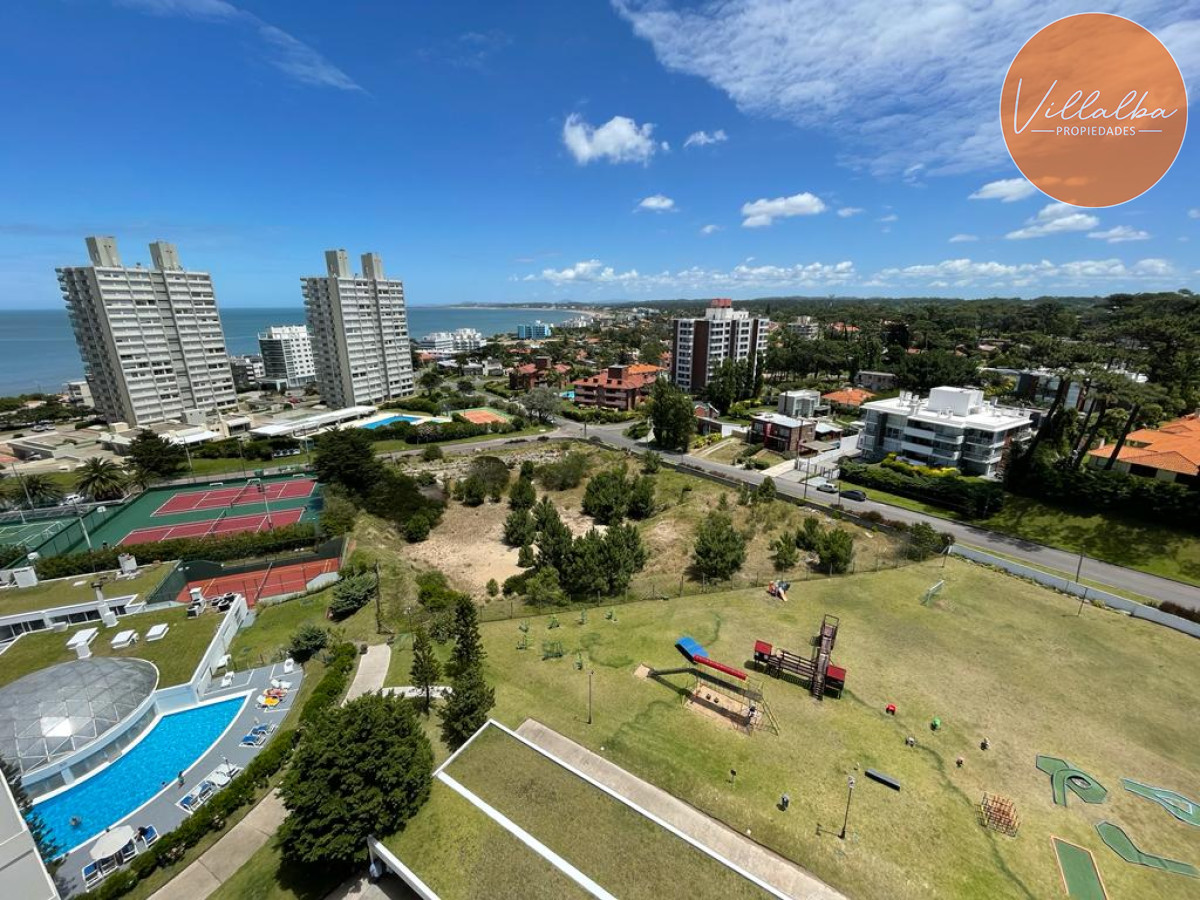 Apartamento ID.2860 - Vende apartamento de 4 dormitorios con 2 cocheras en Lincon Center, Playa Mansa, Punta del Este 