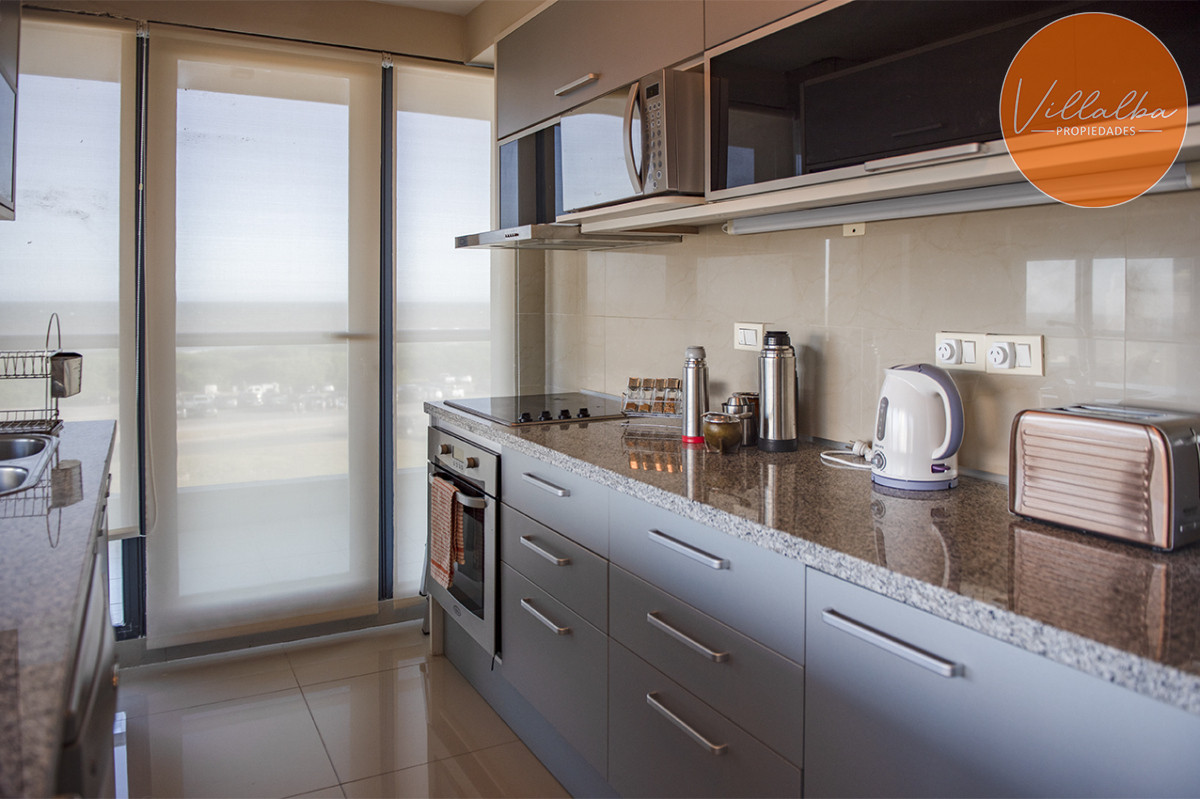 Apartamento ID.3431 - Apartamento Penthouse, frente al mar, playa brava, 3 dormitorios con hermosa vista