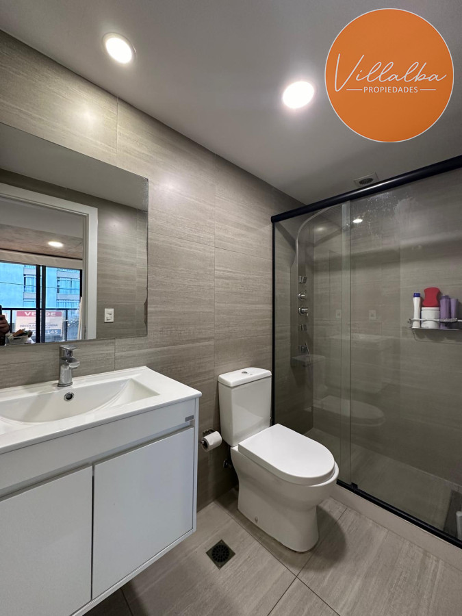 Apartamento ID.3416 - Vende oportunidad en Playa Mansa, primera línea de 2 dormitorios en Punta del Este 