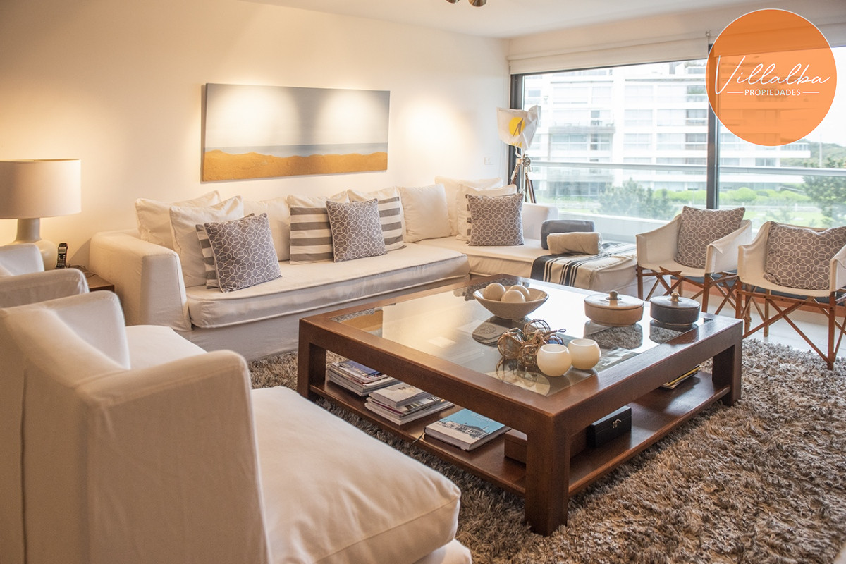 Apartamento ID.2369 - Hermoso Departamento en venta frente a Playa Brava, 3 dorm + dep. Marigot Brava