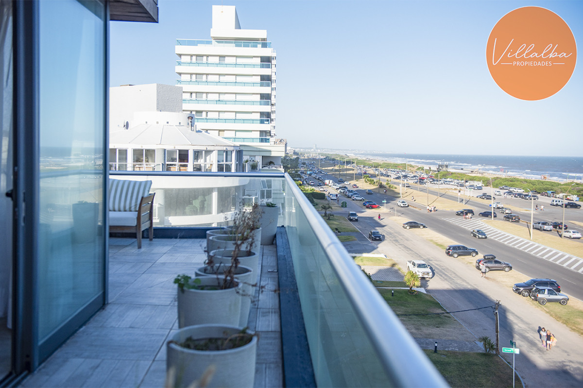Apartamento ID.3431 - Apartamento Penthouse, frente al mar, playa brava, 3 dormitorios con hermosa vista