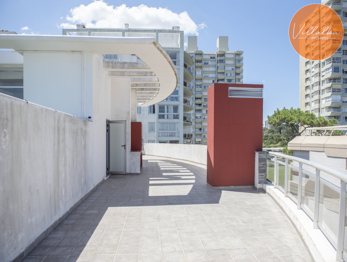 Apartamento ID.865 - Hermoso Ph con azotea propia, parrillero, 2 dormitorios, No te lo pierdas.