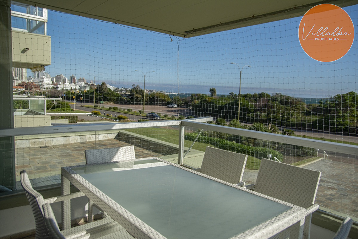 Apartamento ID.2482 - Hermoso Departamento de 3 dormitorios en venta frente al mar. 