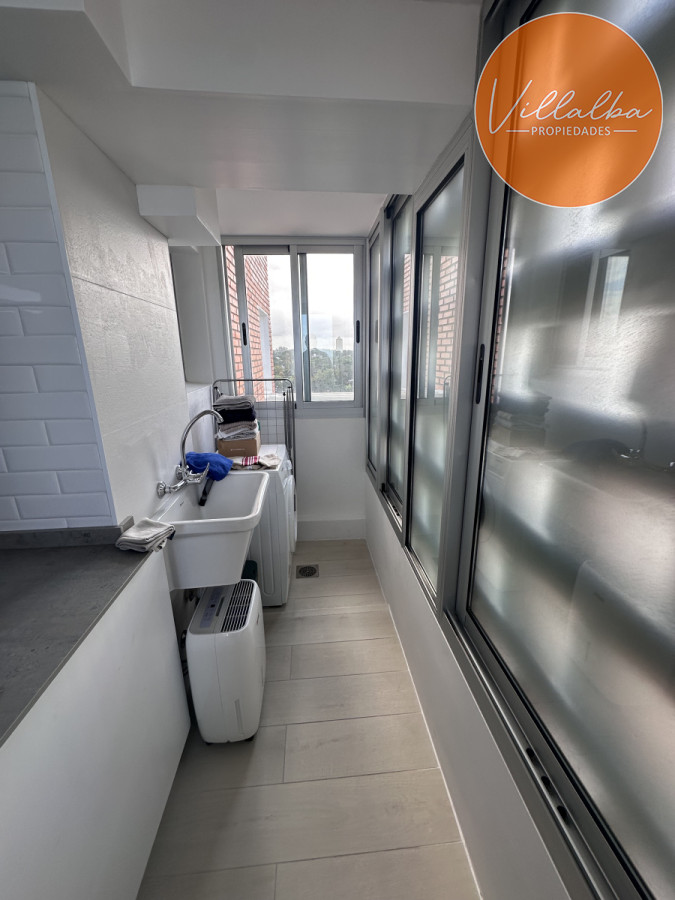 Apartamento ID.3494 - Vende Tamanaco de 2 dormitorios RECICLADO, Punta del Este
