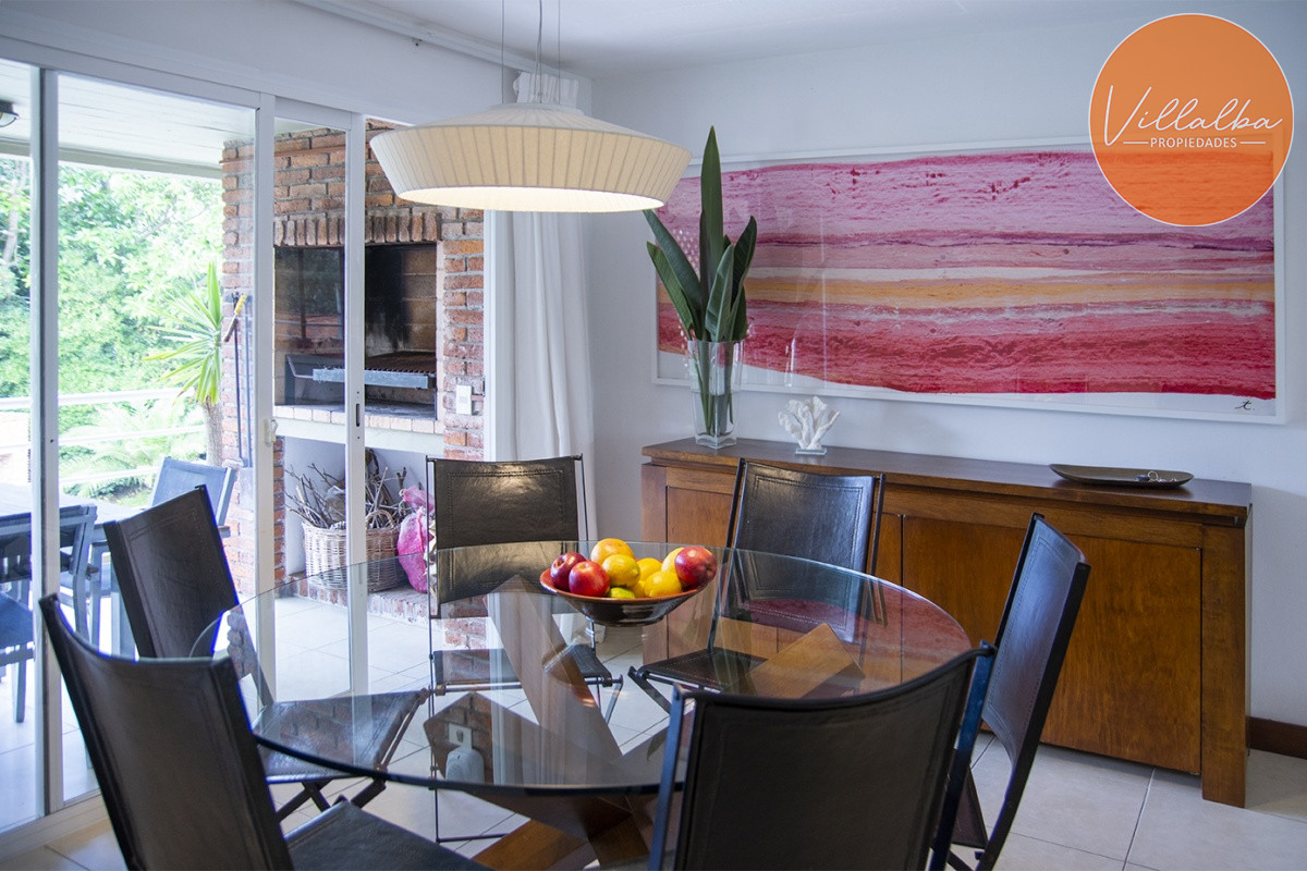 Apartamento ID.1043 - Oportunidad, apartamento en venta en Punta del Este de 3 dormitorios. Terraza con parrillero.